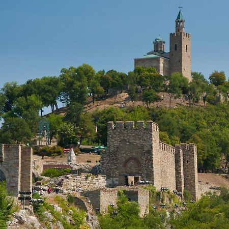 Апартамент Лукс Царевец-Център Veliko Tărnovo Exteriör bild