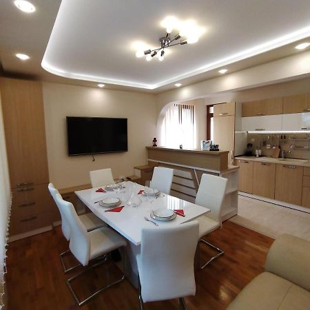 Апартамент Лукс Царевец-Център Veliko Tărnovo Exteriör bild
