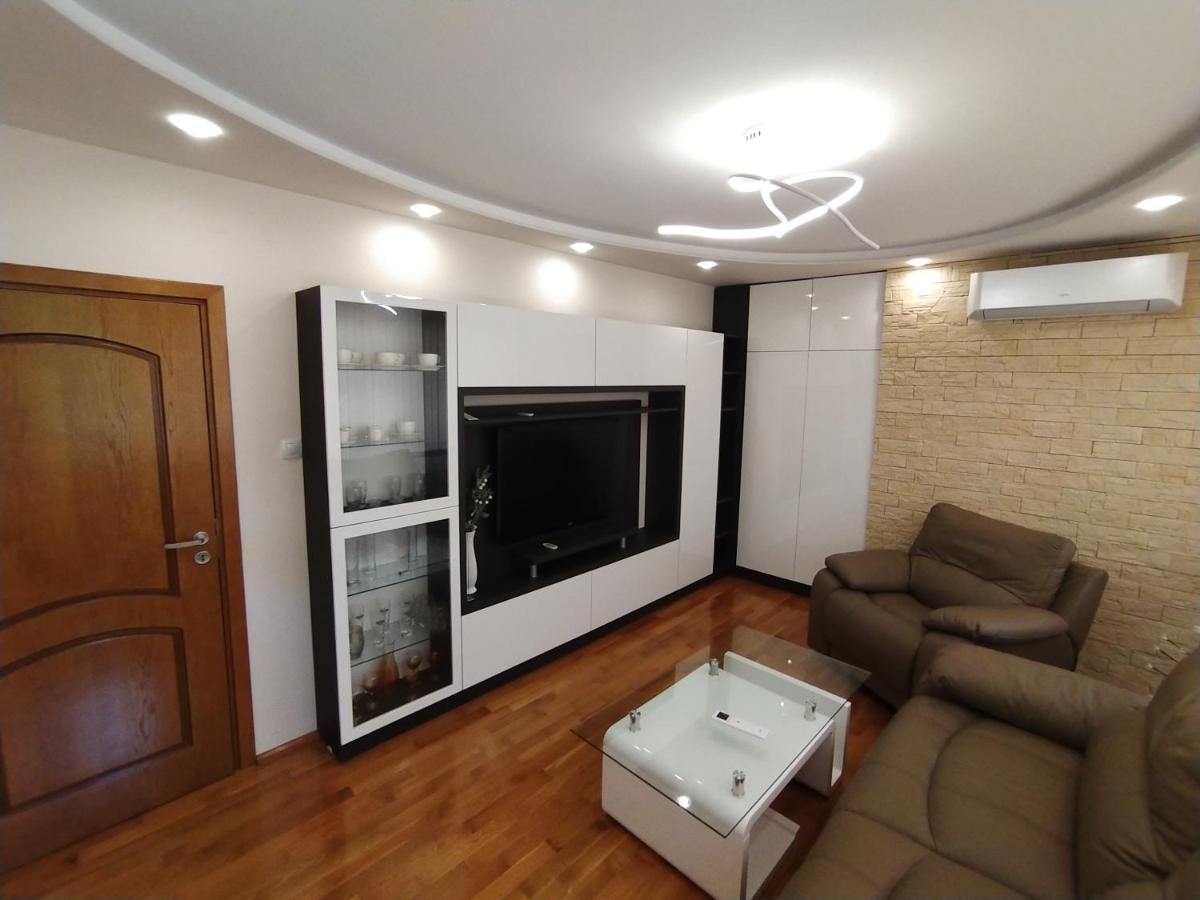 Апартамент Лукс Царевец-Център Veliko Tărnovo Exteriör bild