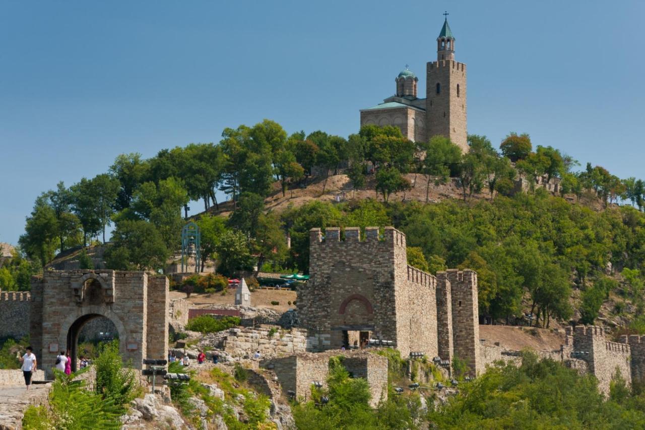 Апартамент Лукс Царевец-Център Veliko Tărnovo Exteriör bild