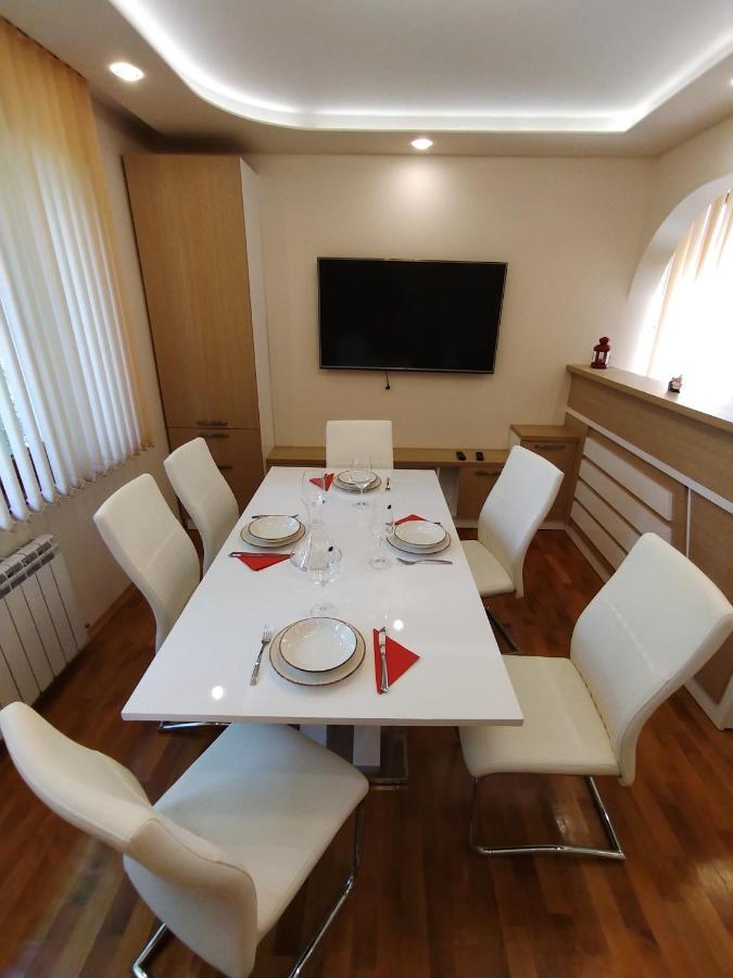 Апартамент Лукс Царевец-Център Veliko Tărnovo Exteriör bild